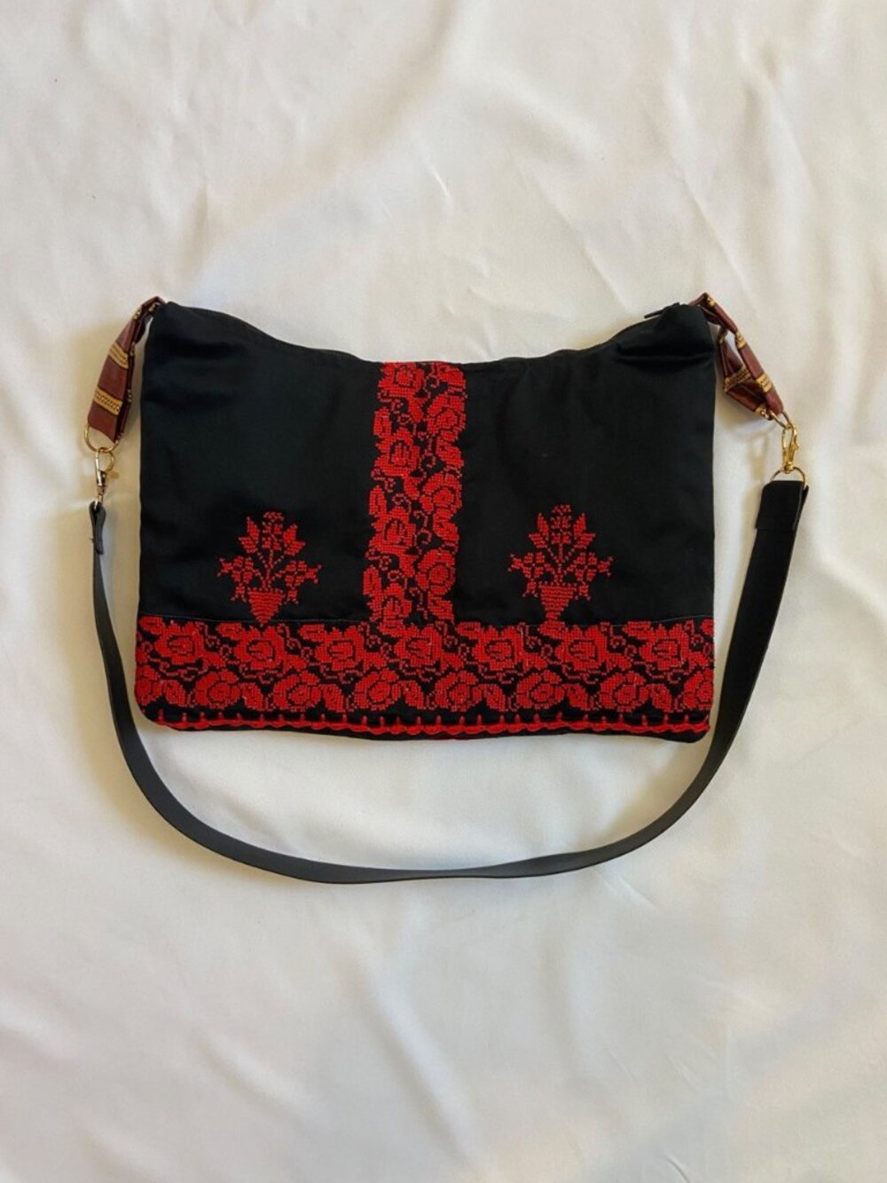 Palestinian Thobe Red Tatreez Zipper Crossbody Bag - Picture 2 of 2